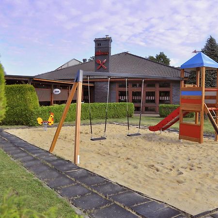 Ahotel Чеховіце-Дзєдзіце Екстер'єр фото