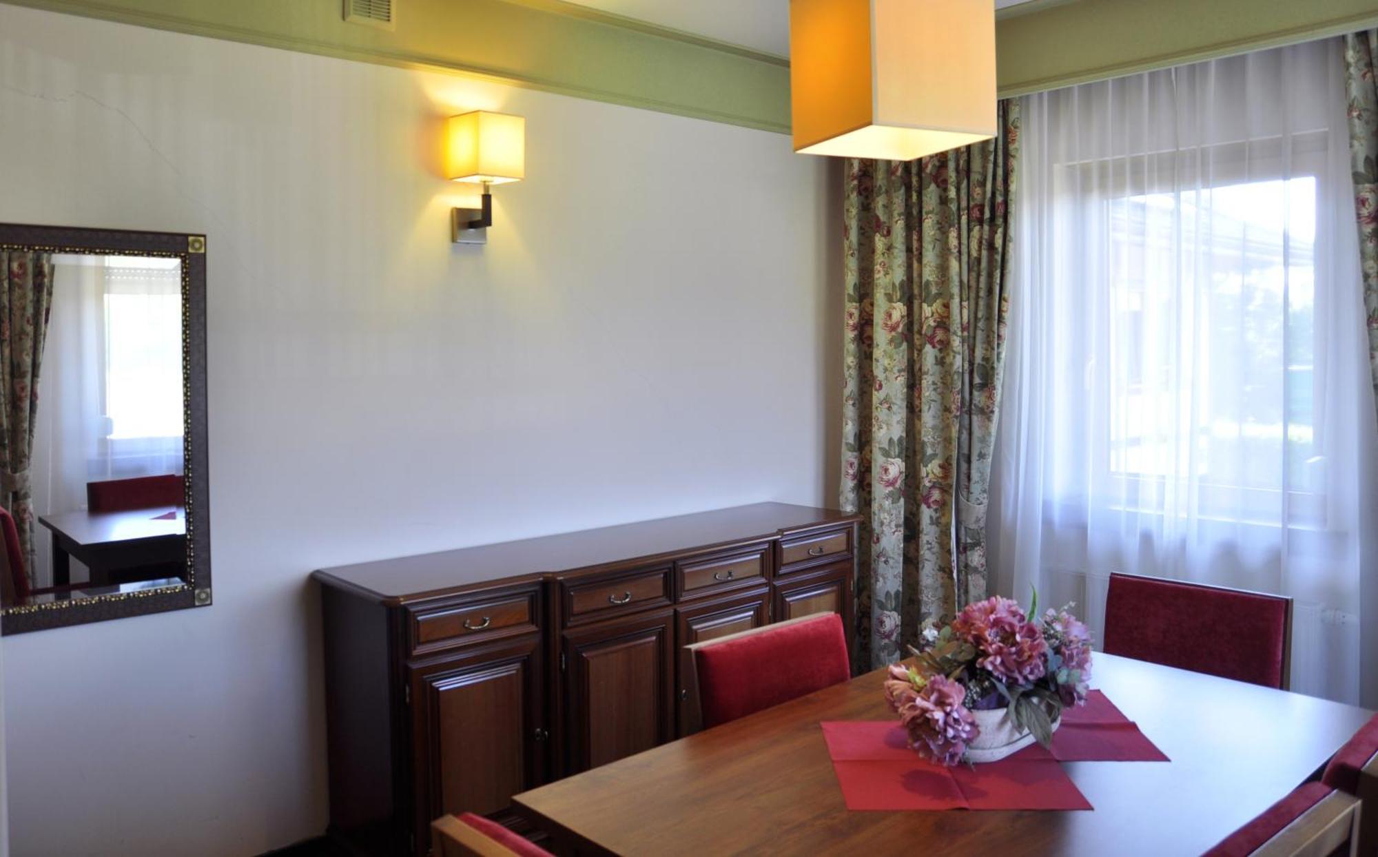 Ahotel Чеховіце-Дзєдзіце Екстер'єр фото