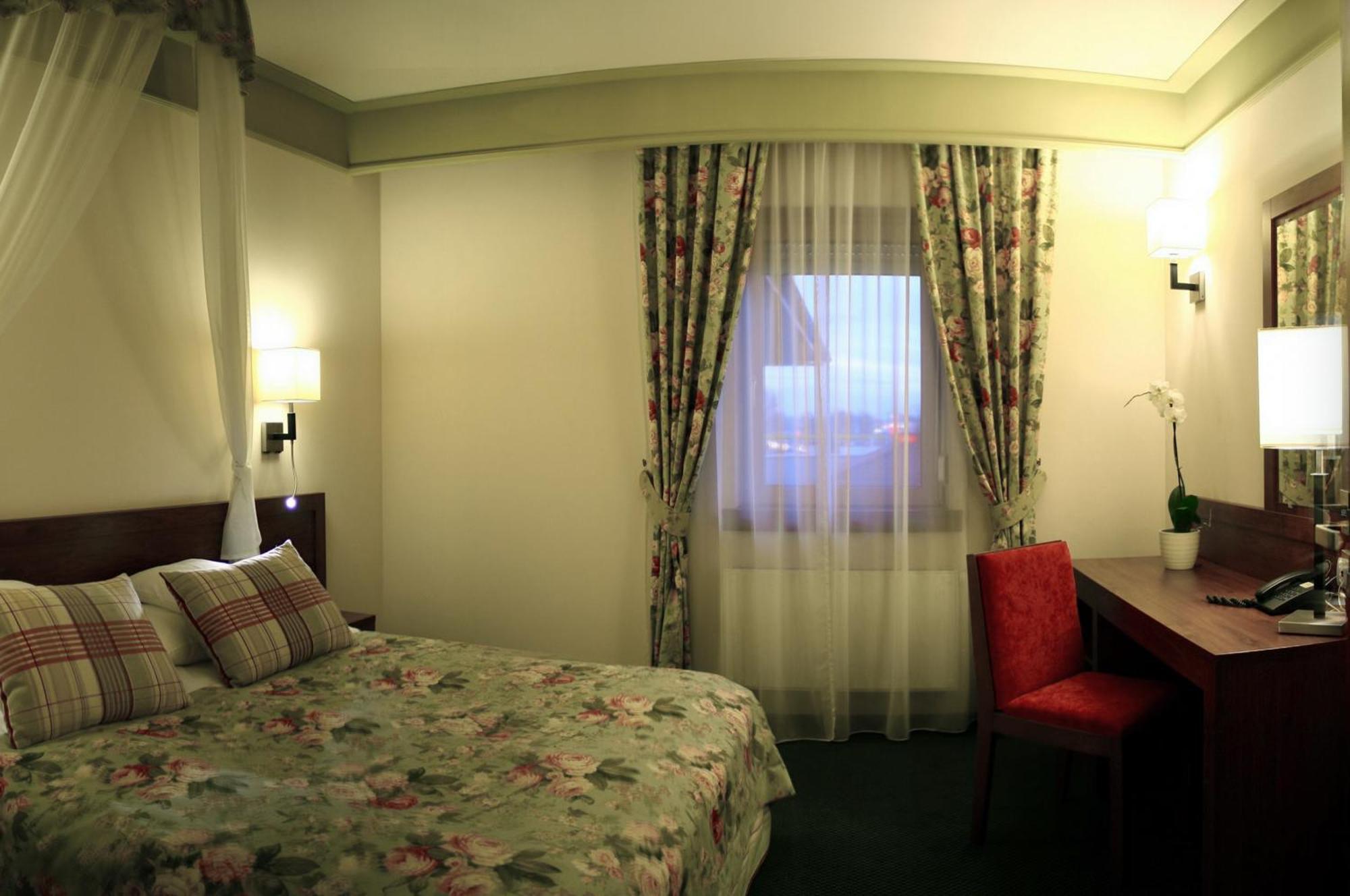 Ahotel Чеховіце-Дзєдзіце Екстер'єр фото